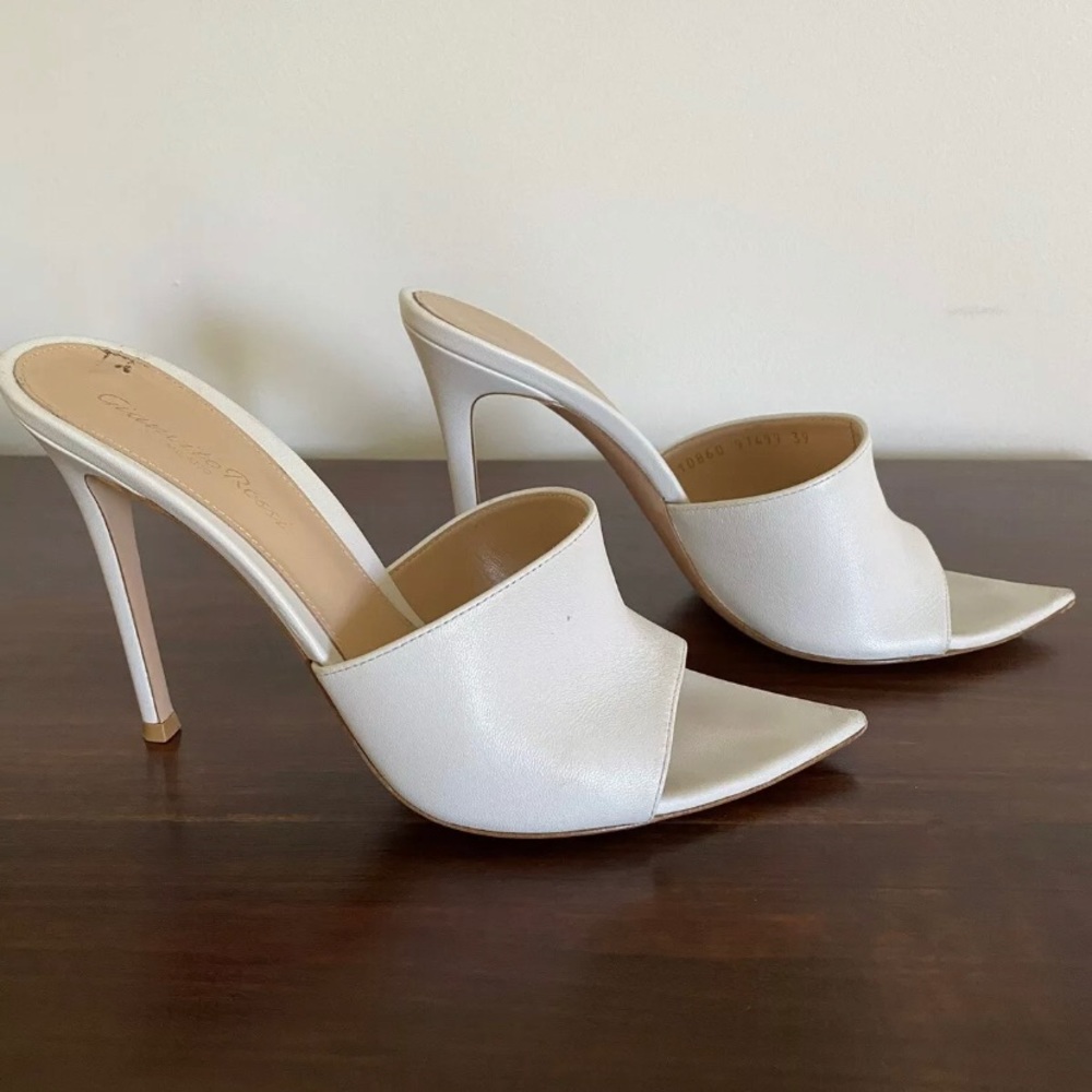 Gianvito Rossi White Leather Pointed Toe 105 sz 39